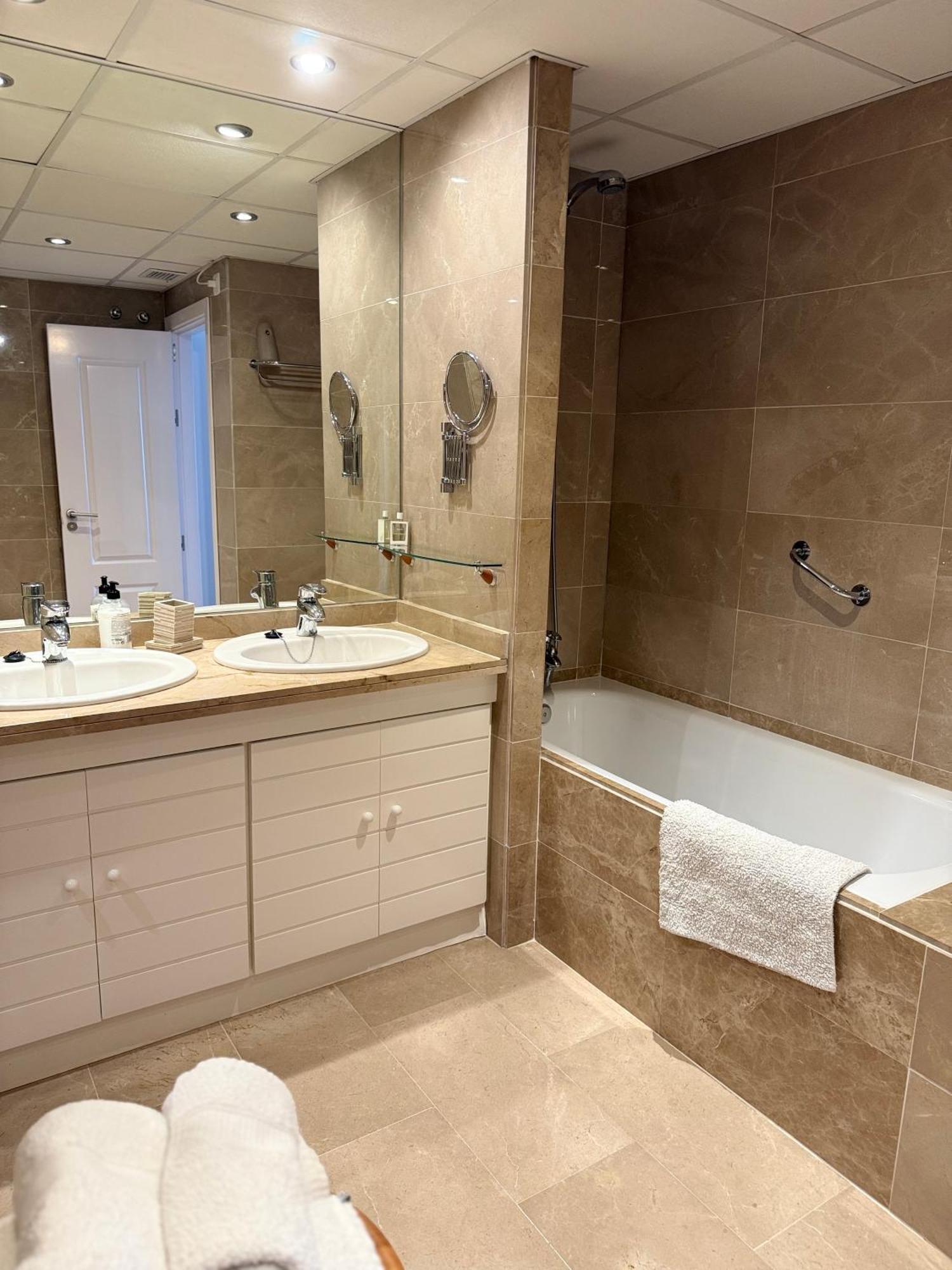 Miraflores Golf Gardens II Luxe Appartement At Riviera Del Sol Sitio de Calahonda المظهر الخارجي الصورة